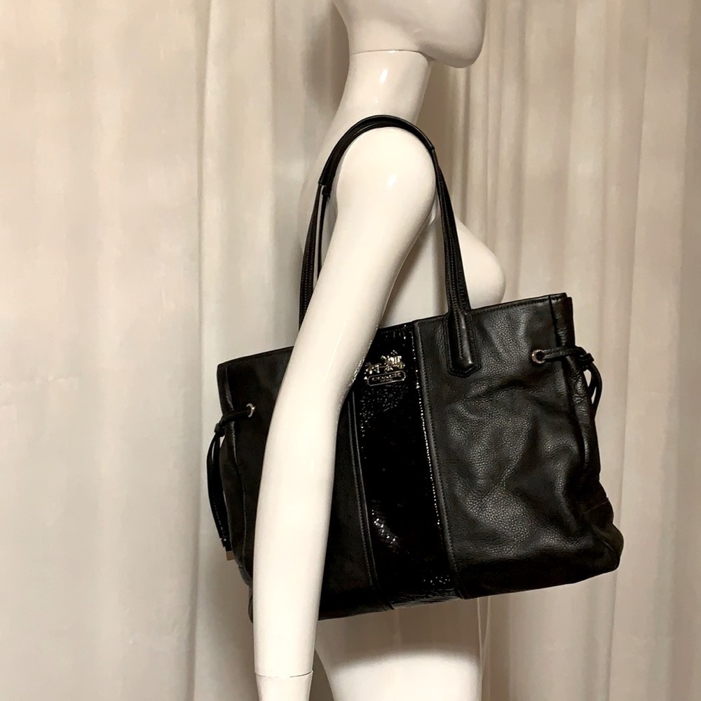 *HP* COACH Black Patent and Pebbled Leather Tote